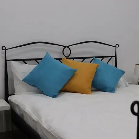 アパート Apartments Komitovi 1 ブルガス